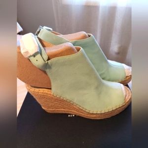 Kenneth Cole wedge